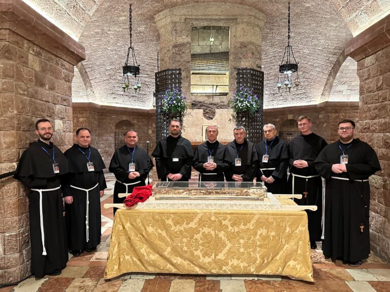 Uprava Hrvatske provincije sv. Jeronima OFMConv hodočastila u Asiz na otvorenje izlaganja posmrtnih ostataka sv. Franje Asiškog