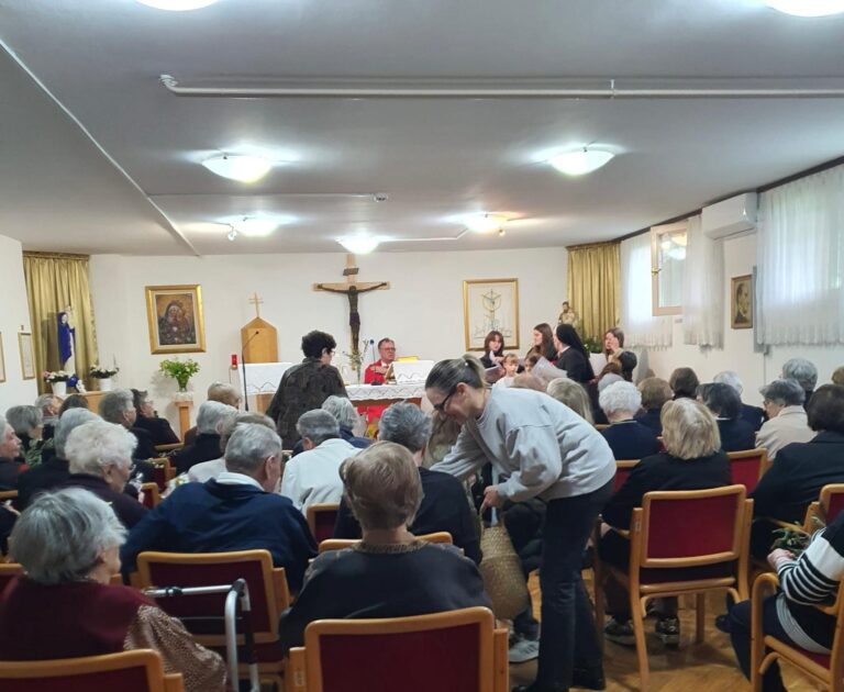 Djeca s radionica subotom posjetila naše starije za Uskrs