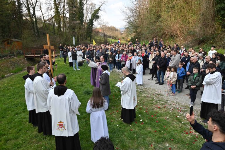 Križni put na Črnomorečkom potoku – svjedočanstvo vjere i zajedništva